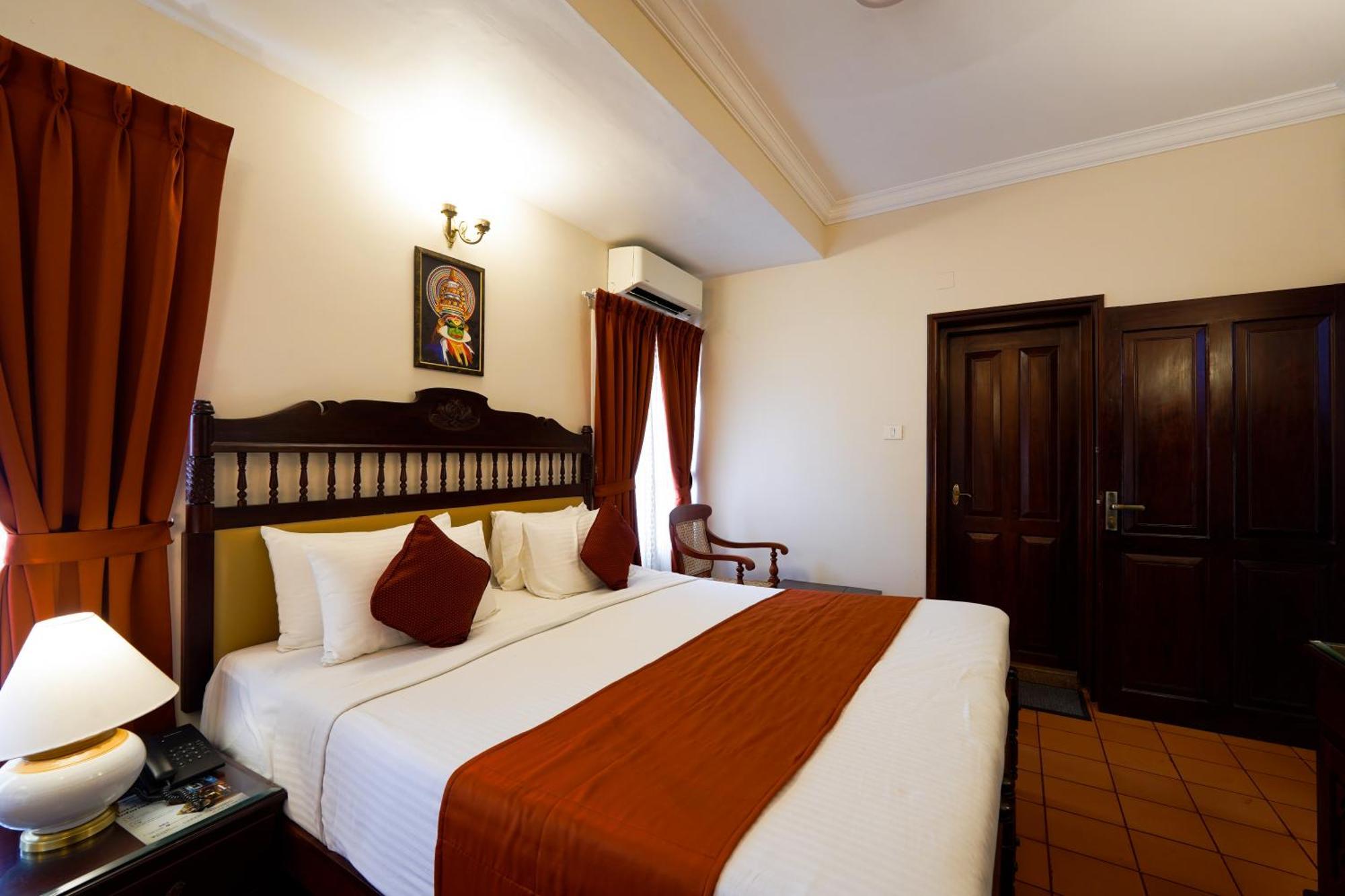 Hotel Arches Kochi Bagian luar foto